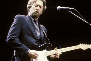 بيع جيتار لإريك كلابتون في مزاد مقابل 45 ألف دولار