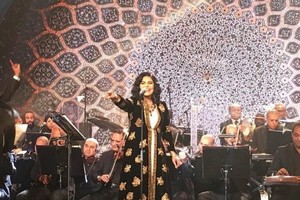 من المسرح الملكي في القاهرة... أحلام تطلق 'يلازمني خيالك' 