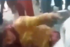 بالفيديو... مسلمتان تعرضتا للضرب في الهند إثر الاشتباه في نقلهما لحم بقر