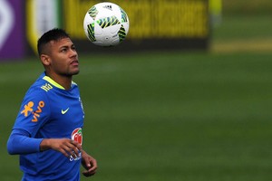 ريو 2016- قدم: نيمار يدافع عن نمط حياته الاحتفالي