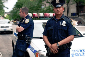 شرطة نيويورك تلقي القبض على ثلاثة اشخاص سرقوا خمسة ملايين دولار