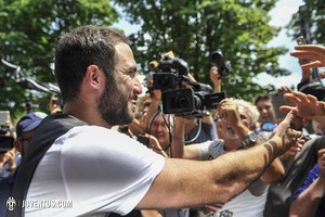 بالفيديو والصور ... بهذه الطريقة استقبلت جماهير يوفنتوس وافدها الجديد هيغوايين