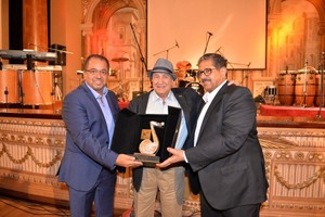 بالصور...حفل تكريم  عازف الإيقاع  البحريني ميرزا آل شريف في نادي الخريجين