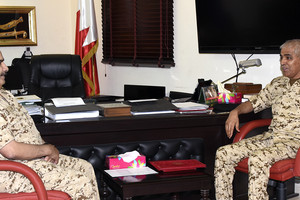 رئيس هيئة الأركان يقوم بزيارة تفقدية لإحدى وحدات قوة دفاع البحرين 