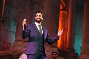 بالصور... طوني قطان يتألق في جرش