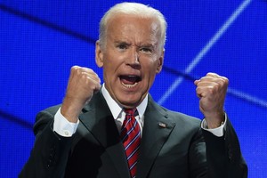 بايدن يعتبر ان ترامب 'لا يعرف شيئاً'