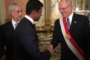 'مندوب بعثة البحرين' لدى الأمم المتحدة ينقل تحيات القيادة لرئيس بيرو في حفل مراسم تنصيبه