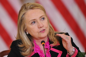 هيلاري كلينتون تعد بأن تكون اولويتها خلق فرص للعمل