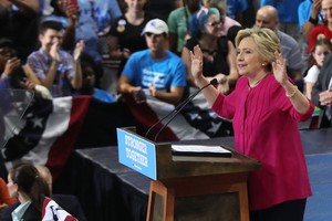 خطاب كلينتون في المؤتمر العام للحزب يجذب مشاهدين أقل من خطاب ترامب