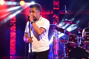 بالصور... 1000 متفرج في حفلة الشاب خالد بمهرجان الحمامات بتونس