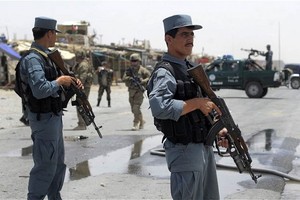 مقتل طفلين ورجل شرطة في انفجار واشتباك شرق وجنوب أفغانستان