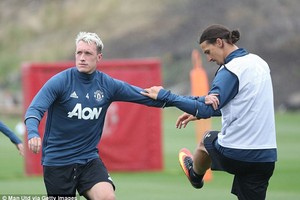 بالفيديو والصور... إبراهيموفيتش في ظهوره الأول في تدريبات مانشستر يونايتد