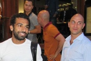  بالفيديو... محمد صلاح ينضم لمعسكر روما بأميركا بعد انتهاء أزمة التأشيرة