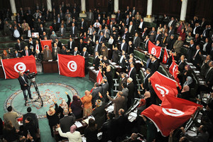 برلمان تونس يسحب الثقة من حكومة الحبيب الصيد