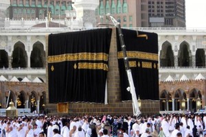 ستائر الكعبة المشرفة تكتمل.. والتركيب 9 ذو الحجة