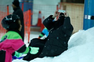 بالصور... 'مدينة الثلج' تبرد صيف الرياض و75 % من روادها نساء!