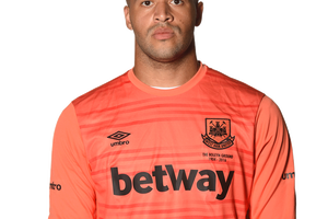 الحارس راندولف يوقع عقدا جديدا لأربع سنوات مع وست هام