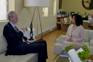 الشيخة مي تستقبل السفير الأميركي... وتأكيد مشترك على ضرورة تعزيز التعاون الثقافي بين البلدين