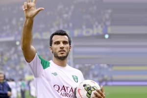 أهلي جدة يجدد عقد السوري عمر السومة حتى 2020