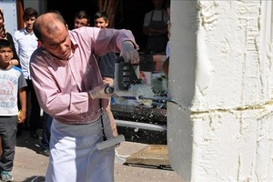 شركة تركية توزع قطعة آيس كريم وزنها ربع طن