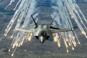 رئيس الوزراء الليبي: بدء اولى الضربات الاميركية ضد تنظيم 'داعش' في سرت