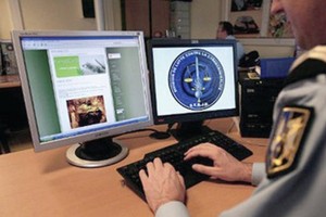 موظف في إف.بي.آي يعترف بالعمالة للصين