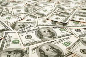 الدولار يرتفع بعد تسجيل اسوأ أداء اسبوعي في 3 أشهر