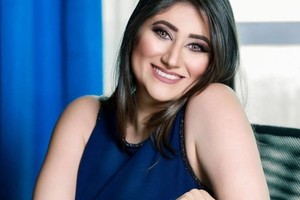 الممثلة البحرينية سوسن البوسطة: الابتسامة شعاري... ووالدتي روت بذرة عشق الفن عندي