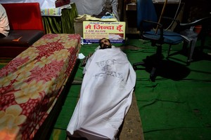 وفاة 120 شخصاً وغرق 17 من حيوان وحيد القرن النادر بسبب الطقس السيئ في الهند