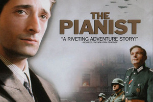 عائلة بطل فيلم 'ذي بيانست' تكسب دعوى قضائية ضد كاتبة اتهمته بالنازية 