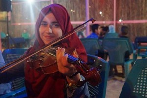 قصة تفوق الفتاة الفلسطينية التي أدت امتحانات الثانوية بغرفة العلاج الكيماوي