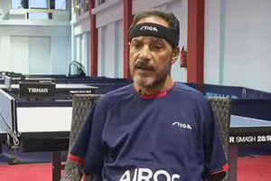 بالفيديو - صدق أو لا تصدق... مصري مبتور اليدين يلعب تنس الطاولة وسيشارك في 'أولمبياد 2016'