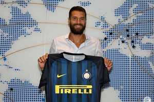 انتر ميلان يخطف جناح لاتسيو الطائر كاندريفا