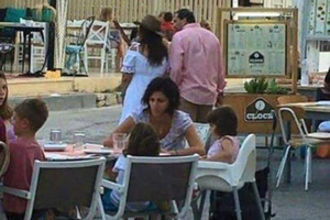 ما حقيقة 'الفتاة المتبرجة' والداعية عمرو خالد؟!