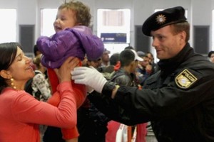 وزيرة التعليم الألمانية تطالب الأوساط الاقتصادية بالمزيد من الالتزام في توفير تدريب مهني للاجئين