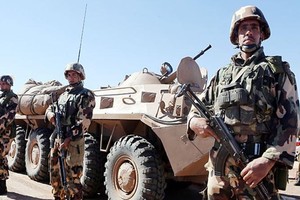 وزارة الدفاع الجزائرية : 3 'إرهابيين' يسلمون أنفسهم للجيش جنوب البلاد