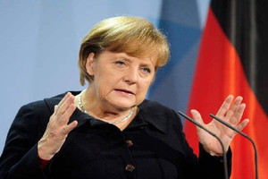 انخفاض حاد في شعبية ميركل بسبب ملف المهاجرين