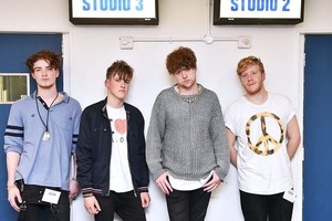 الألبوم الأول لفرقة 'فيولا بيتش' بعد وفاة أفرادها يتصدر المبيعات 