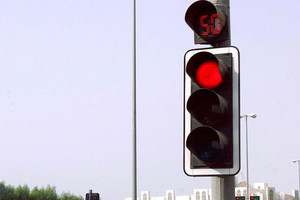 خطيب جامع بالرياض يطالب بقتل كل من يقطع إشارة المرور!