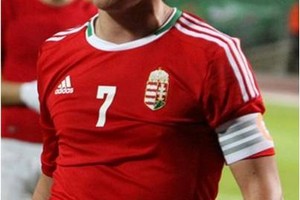 الوحدة الإماراتي يدعم صفوفه بالمجري دشودشاك