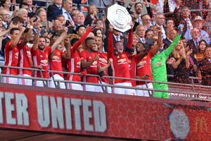 إبراهيموفيتش يقود يونايتد للفوز على ليستر في درع المجتمع