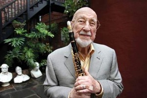 وفاة عازف الكلارينيت بيت فاونتن عن عمر ناهز 86 عاماً