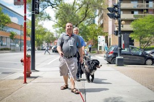 مكفوفون يرون معالم كندا... بآذانهم