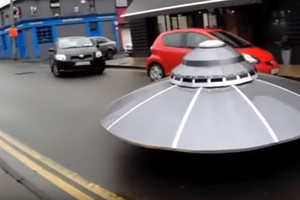 بالفيديو... الشرطة الأيرلندية تطارد 'مركبة فضاء'!