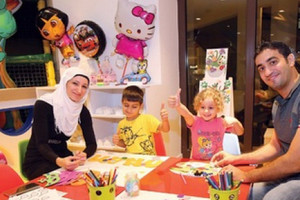 بقيت إلى جانب أطفالها فحصلت على هدية من زوجها بـ 3 ملايين درهم!