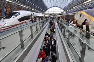 إضراب عمال القطارات يربك المسافرين في لندن