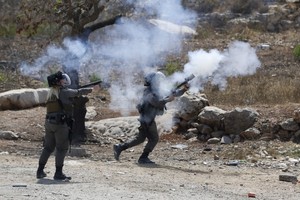 إصابة 7 فلسطينيين برصاص إسرائيلي خلال اقتحام القوات لمخيم الدهيشة