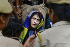 بالصور... 'المرأة الحديدية' في الهند تعلن إنهاء 16 عاماً من الإضراب عن الطعام