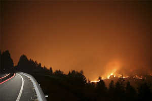 اتساع نطاق حريق غابات في كاليفورنيا والسلطات تغلق مدارس