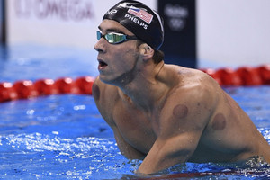 السباح الأميركي مايكل فيلبس يحصد ميداليته الذهبية رقم 20 في سجل مشاركاته الأولمبية